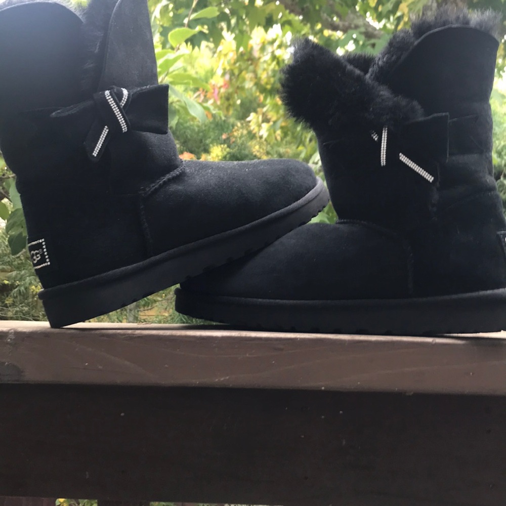💕💕Gorgeous Uggs with Swarovski crystals💕💕